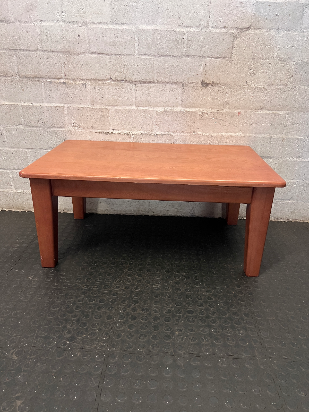 Classic Honey-Toned Wooden Coffee Table - 2ndhandwarehouse.com