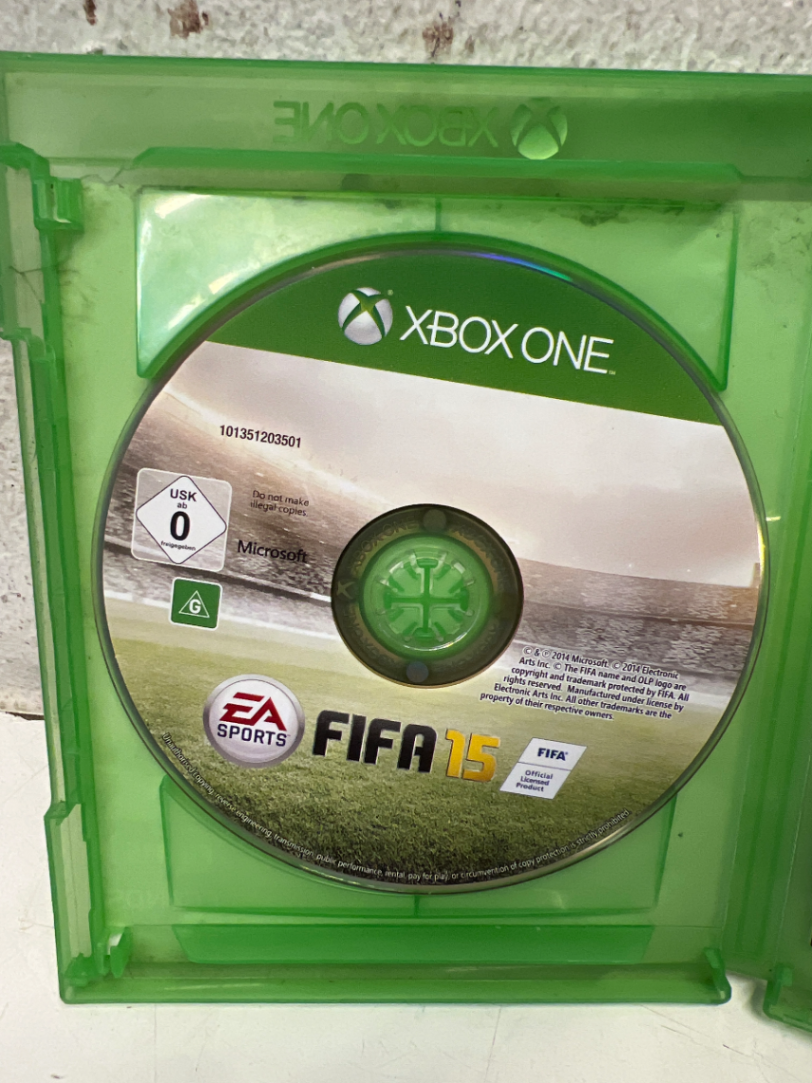FIFA 15 (Xbox One) - Heavily Scuffed Case Cover - 2ndhandwarehouse.com