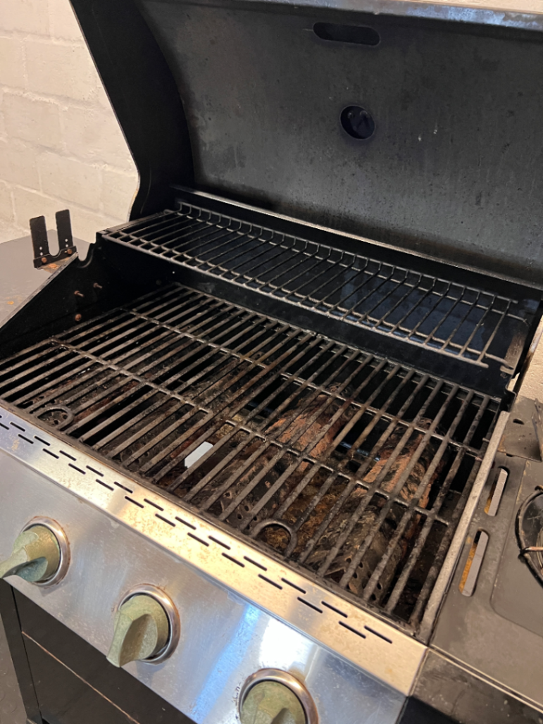 Terrace Leisure 4-Burner Gas Braai - Surface Rust & Wear - 2ndhandwarehouse.com