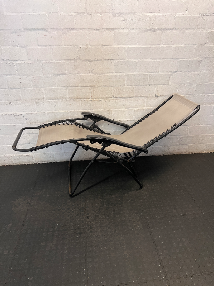 Folding Bungee Recliner Outdoor Chair in Tan and Black - 2ndhandwarehouse.com