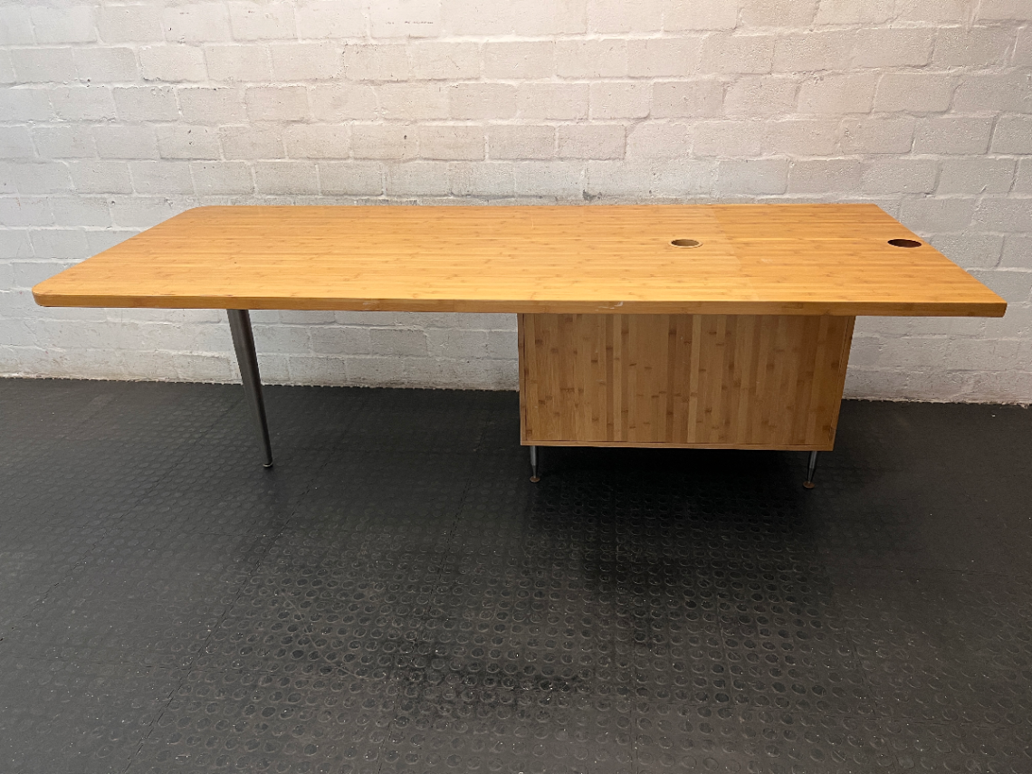 Modern Light Wood Office Desk with 6-Drawer Pedestal - 2ndhandwarehouse.com