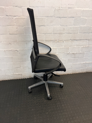Black High-Back Mesh Office Chair with Swivel Base — Used - Fair Condition with Visible Scuffing - 2ndhandwarehouse.com