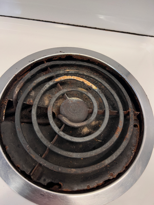Defy Kitchenaire Six Twenty Electric Stove — One Plate Not Working and Rusted Coils - 2ndhandwarehouse.com