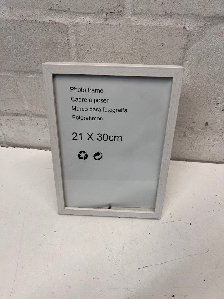Light Wood Finish A4 Photo Frame (21 x 30cm) — Good Working Order - 2ndhandwarehouse.com