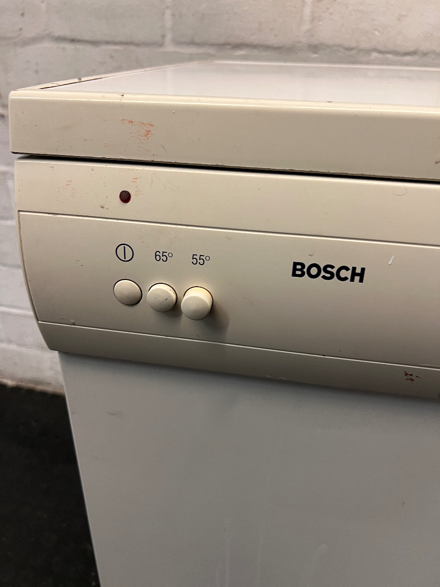 White Bosch Freestanding Dishwasher — Working Order with Damaged Rope - 2ndhandwarehouse.com