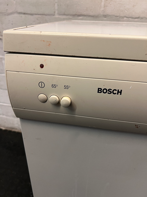 White Bosch Freestanding Dishwasher — Working Order with Damaged Rope - 2ndhandwarehouse.com