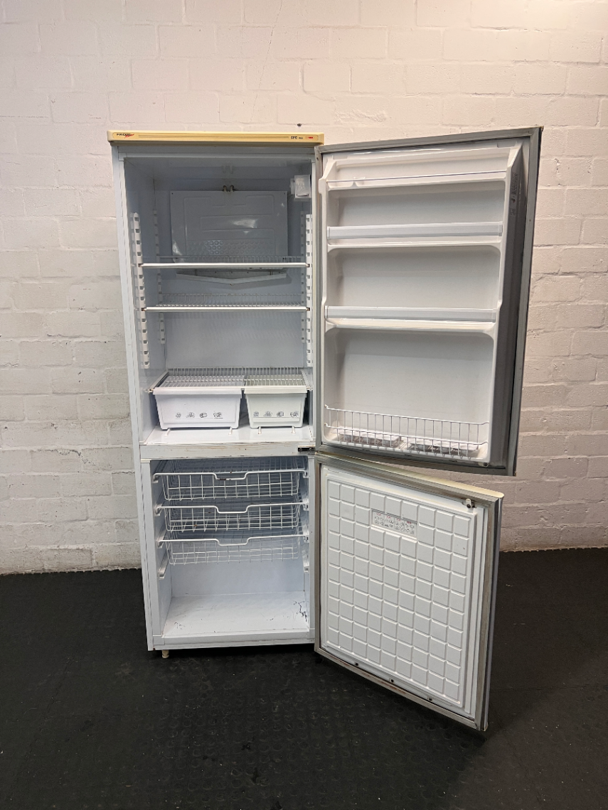 Fridge Master White Bottom Mount Fridge Freezer — Working Order with Scrapemarks in Freezer - 2ndhandwarehouse.com