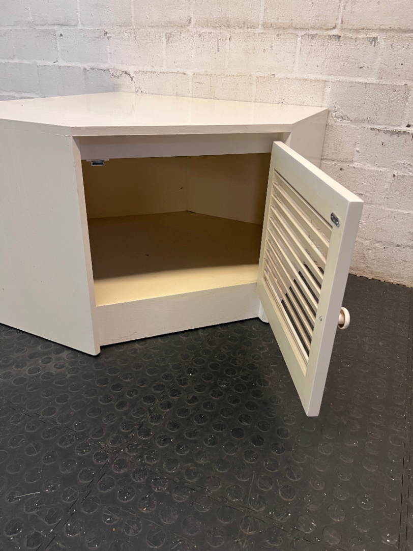5 Piece White Bedroom Wardrobe and Dressing Unit — Well Used with Worn Paint F - 2ndhandwarehouse.com