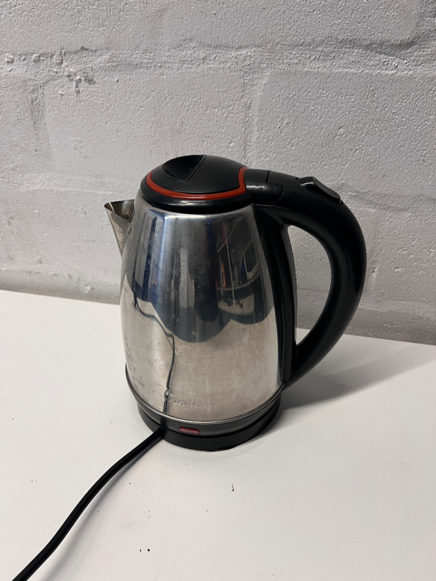 Stainless Steel Cordless Electric Kettle — Good Working Order - 2ndhandwarehouse.com