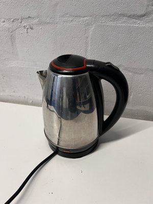 Stainless Steel Cordless Electric Kettle — Good Working Order - 2ndhandwarehouse.com