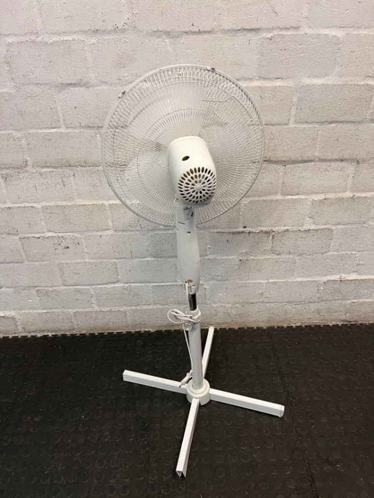 Logik White Standing Pedestal Fan — Working with Signs of Use - 2ndhandwarehouse.com
