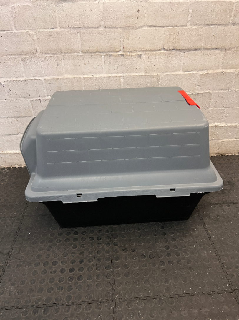 Two-Tone Plastic Dog Kennel with Textured Roof — Fair Used Condition