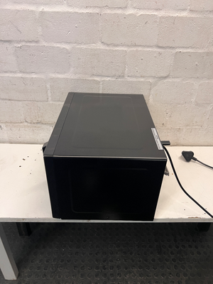Toshiba Countertop Microwave in Black — Good Working Order