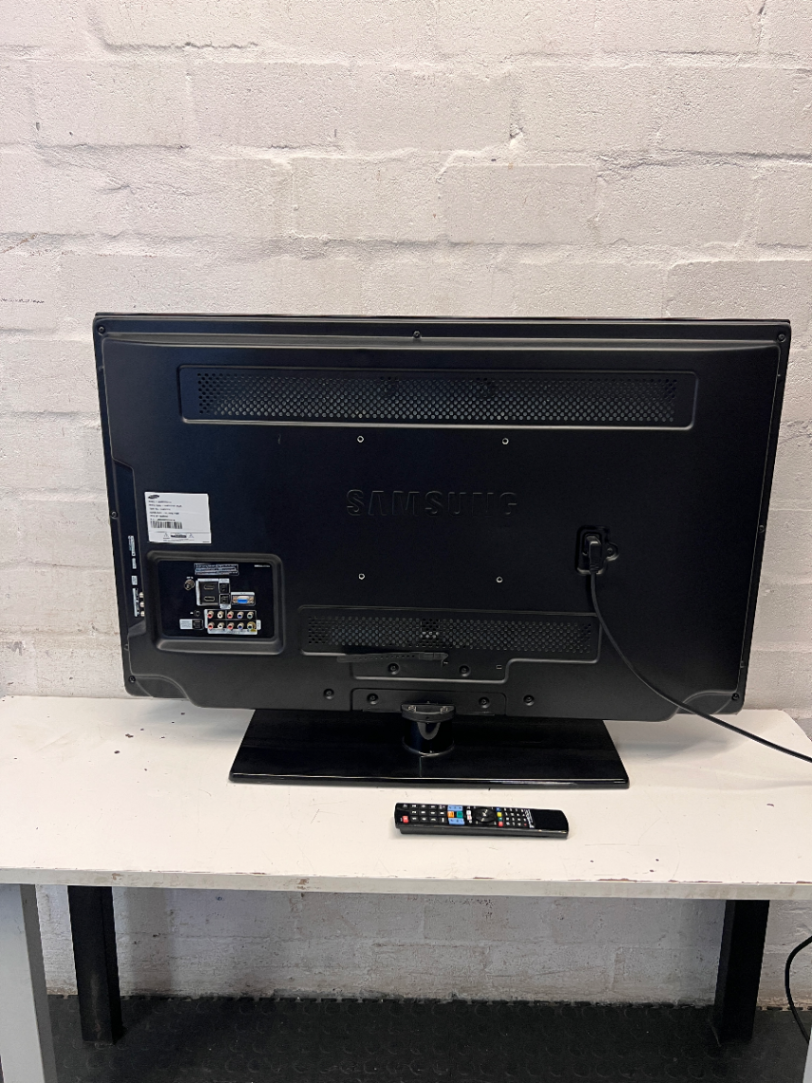 40-inch Samsung Full HD LCD TV with Remote — Good Working Order