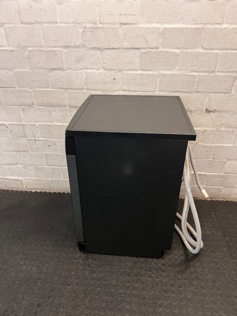Siemens Silver Freestanding Dishwasher — Good Working Order