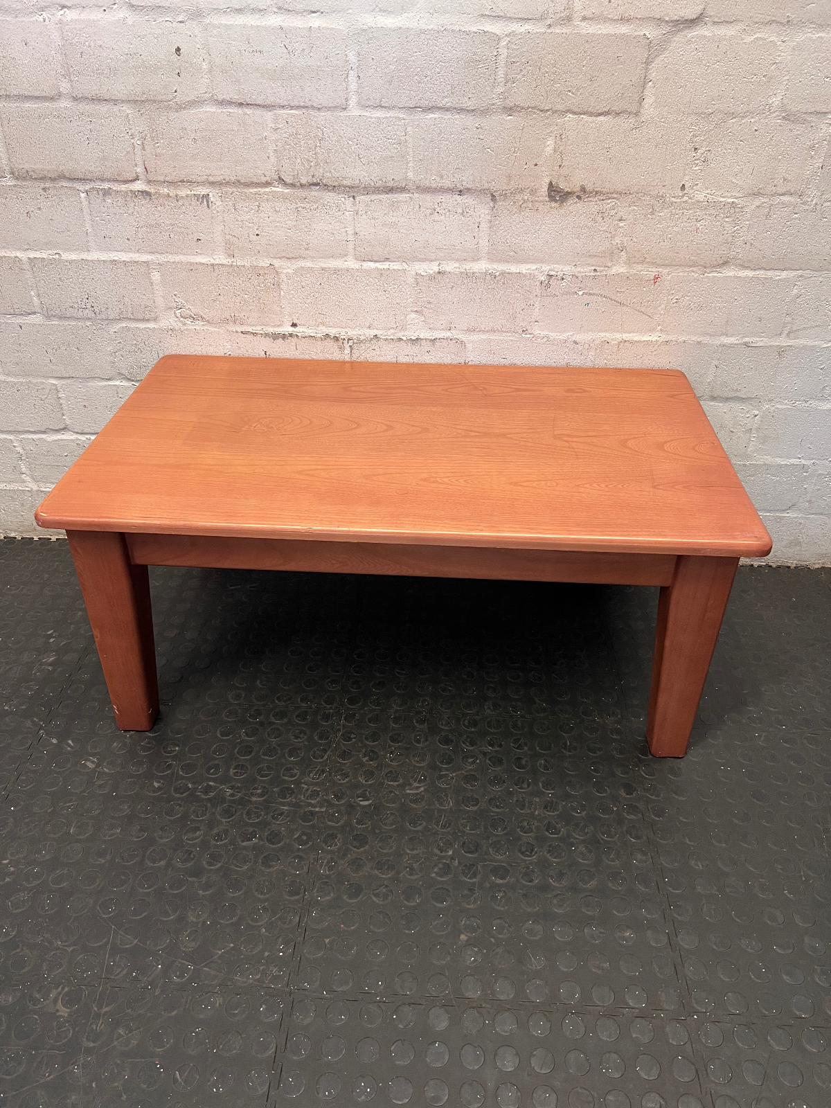 Classic Honey-Toned Wooden Coffee Table - 2ndhandwarehouse.com