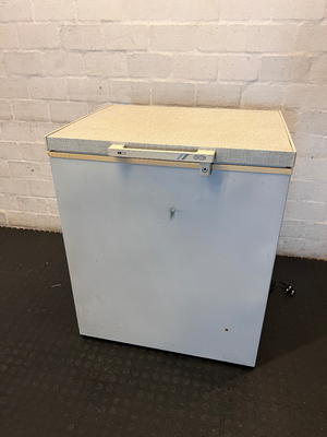 Defy 210L Chest Freezer - Visible Interior Damage - 2ndhandwarehouse.com
