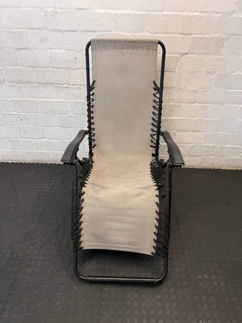 Folding Bungee Recliner Outdoor Chair in Tan and Black - 2ndhandwarehouse.com
