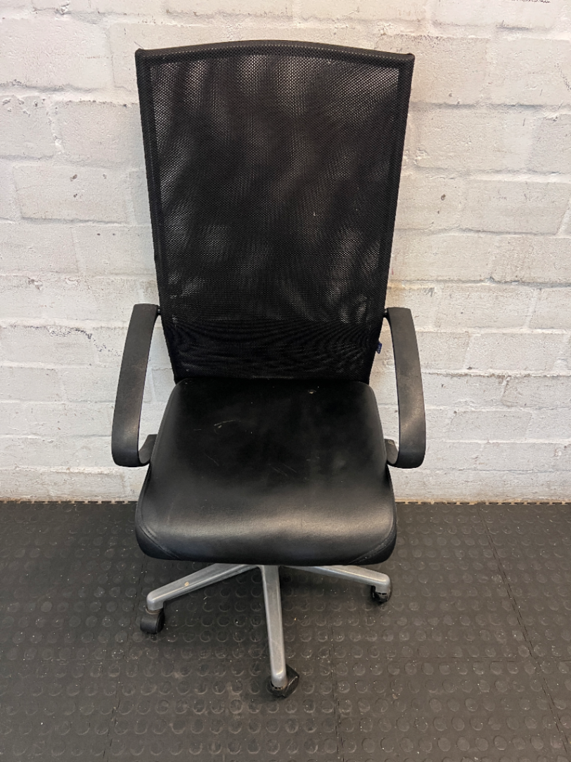 Black High-Back Mesh Office Chair with Swivel Base — Used - Fair Condition with Visible Scuffing - 2ndhandwarehouse.com
