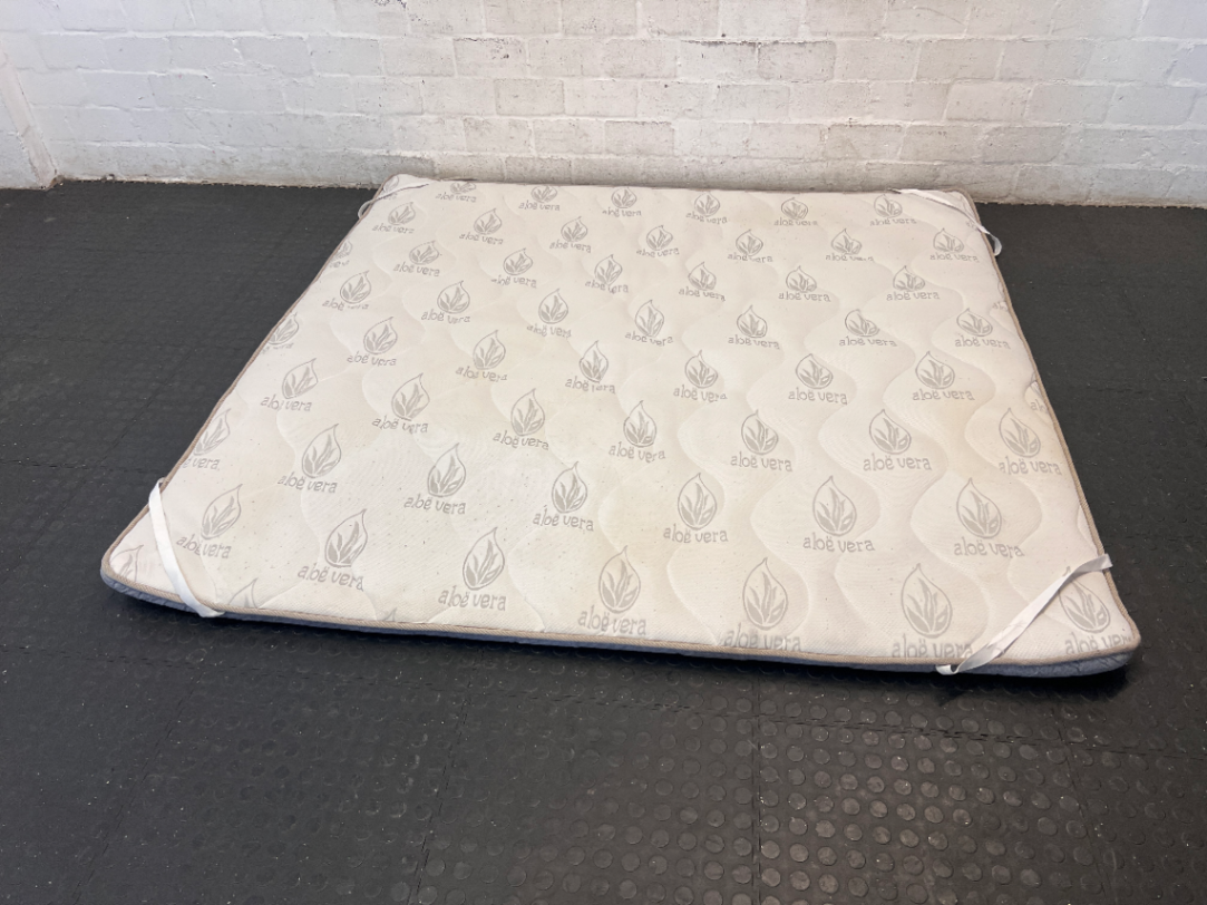 Aloe Vera Quilted Mattress Topper with Corner Straps — Great C–  2ndhandwarehouse.com