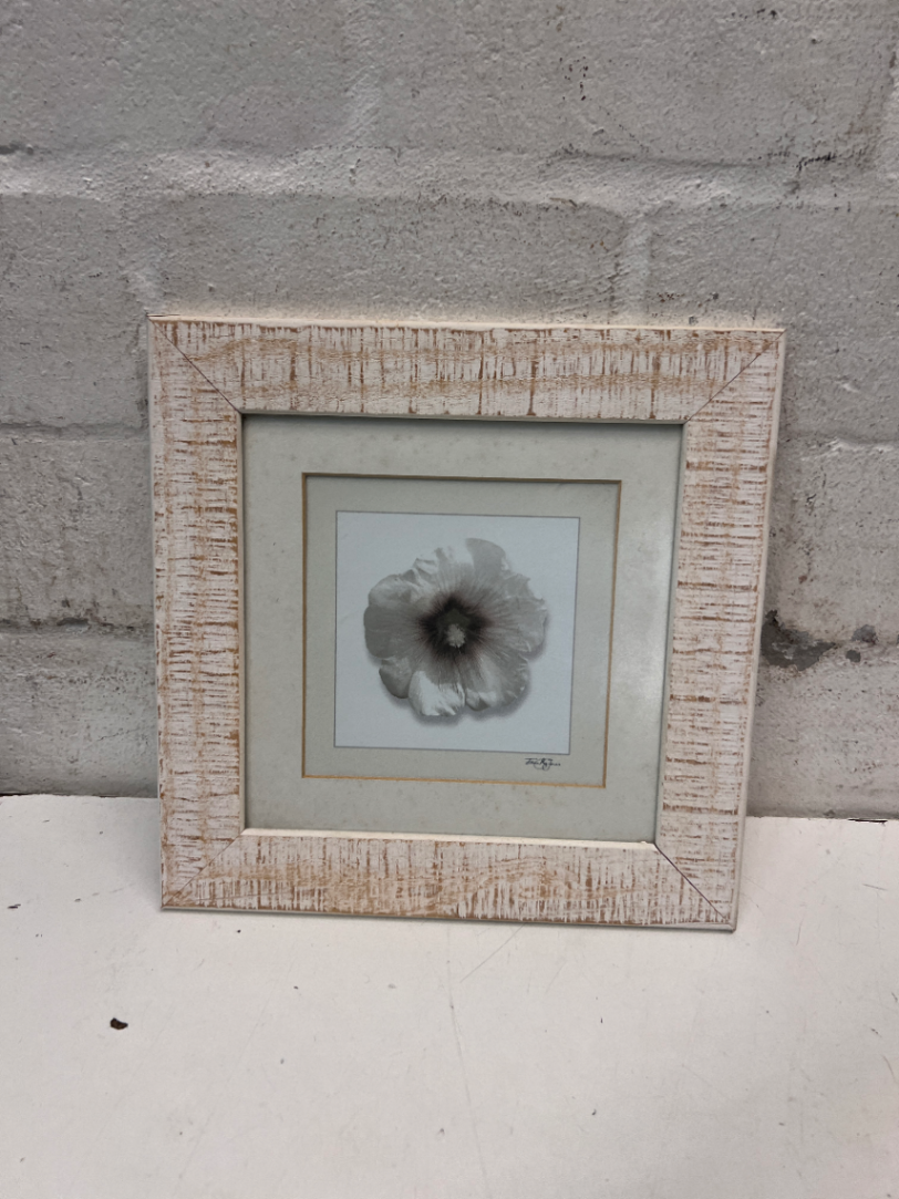 Rustic Whitewashed Square Flower Picture Frame — Good Working Order - 2ndhandwarehouse.com