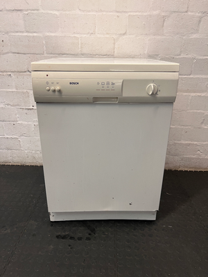 White Bosch Freestanding Dishwasher — Working Order with Damaged Rope - 2ndhandwarehouse.com