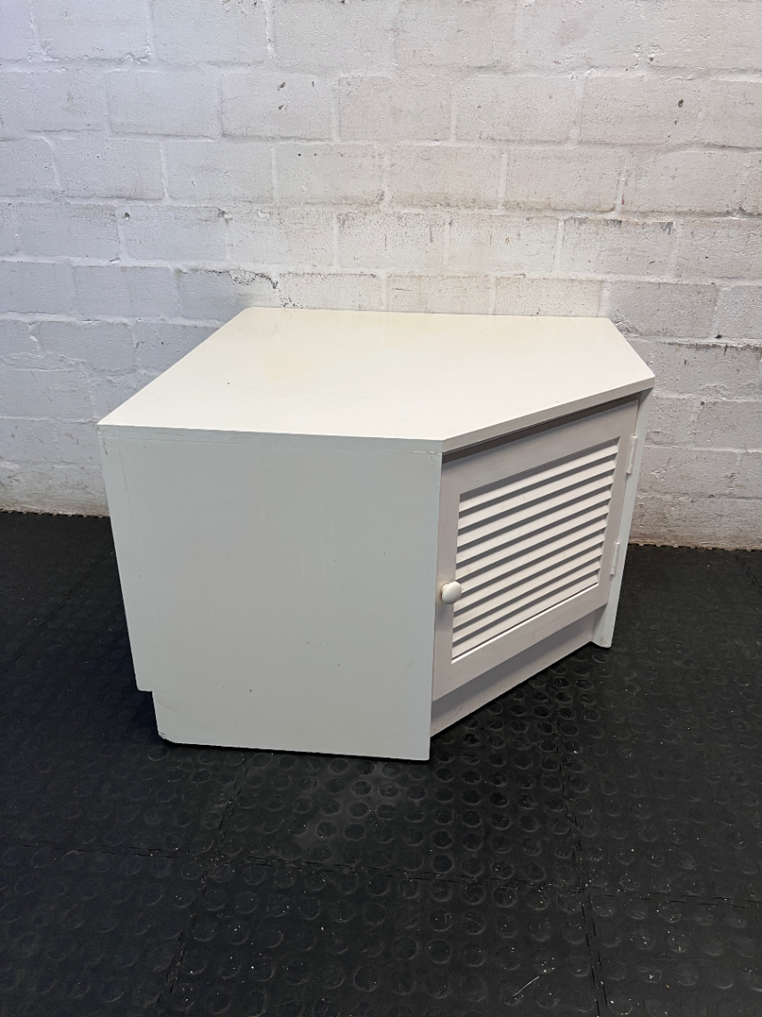 5 Piece White Bedroom Wardrobe and Dressing Unit — Well Used with Worn Paint F - 2ndhandwarehouse.com