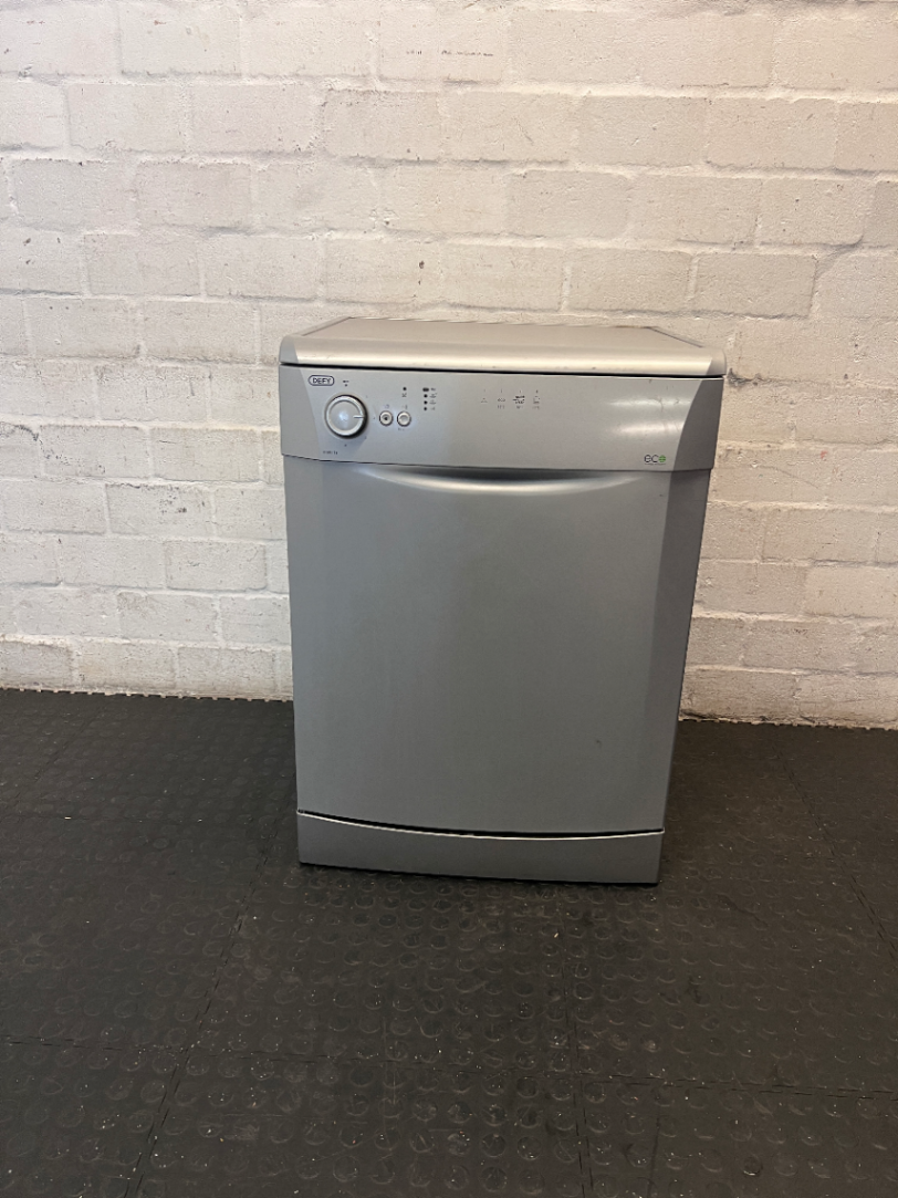 Silver Defy Freestanding Dishwasher — Working Order with Superficial Exterior D - 2ndhandwarehouse.com