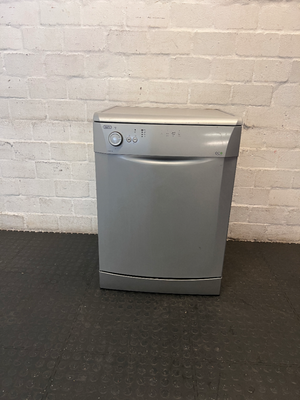 Silver Defy Freestanding Dishwasher — Working Order with Superficial Exterior D - 2ndhandwarehouse.com