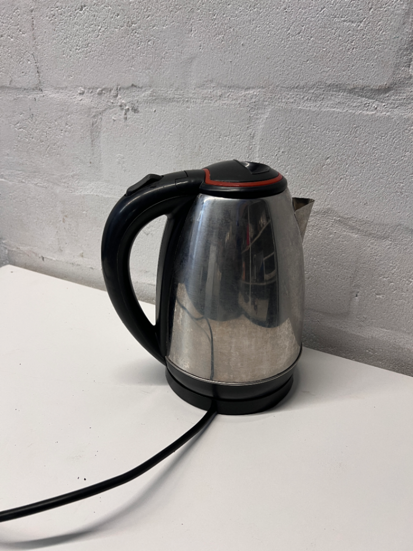 Stainless Steel Cordless Electric Kettle — Good Working Order - 2ndhandwarehouse.com