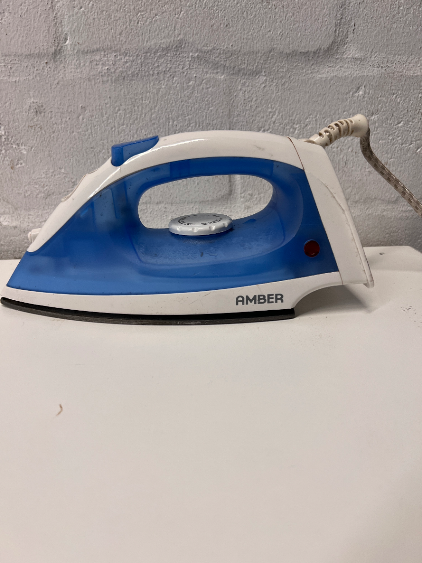 Amber Electric Steam Iron in Blue and White — Working with Fair External Wear - 2ndhandwarehouse.com