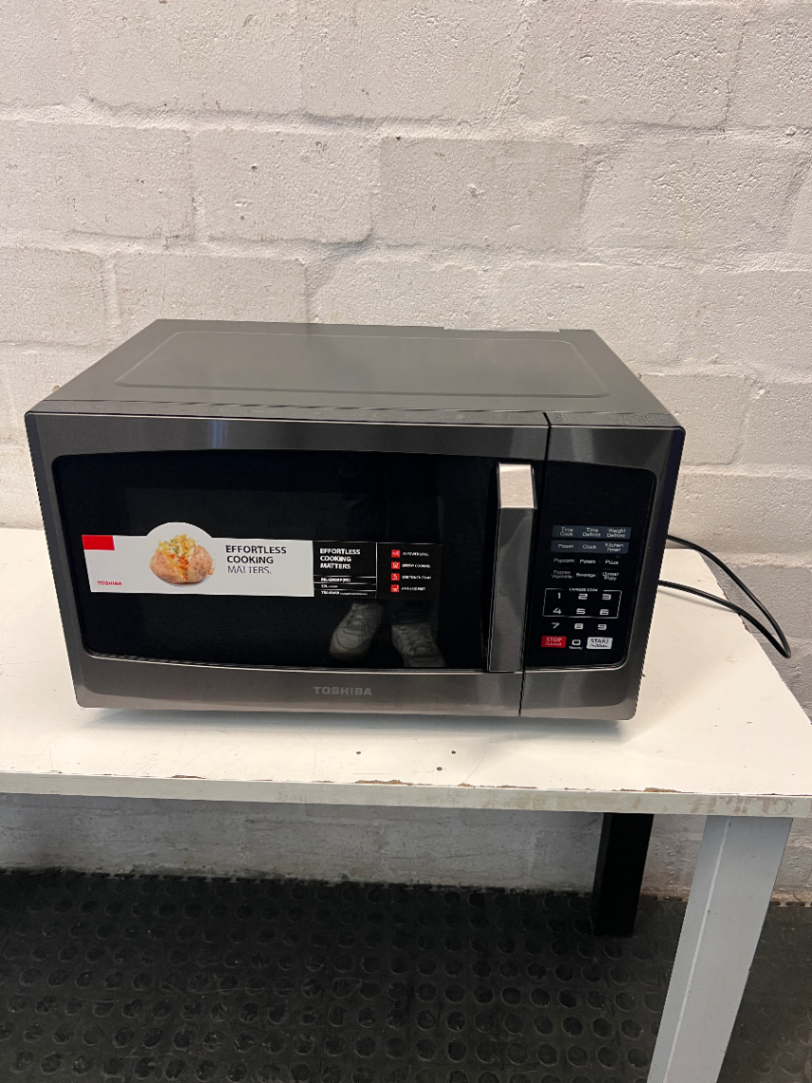 Toshiba Countertop Microwave in Black — Good Working Order