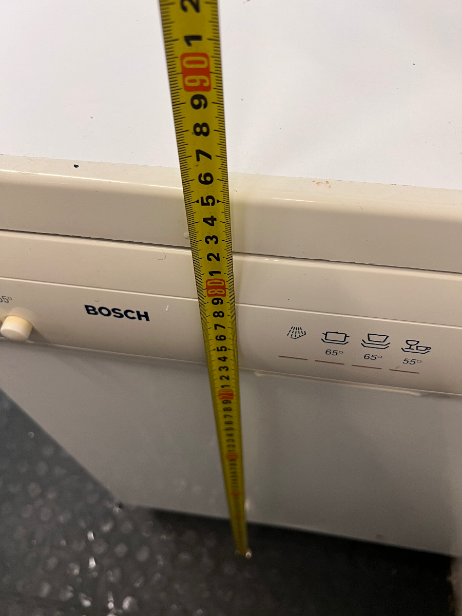 White Bosch Freestanding Dishwasher — Working Order with Damaged Rope - 2ndhandwarehouse.com