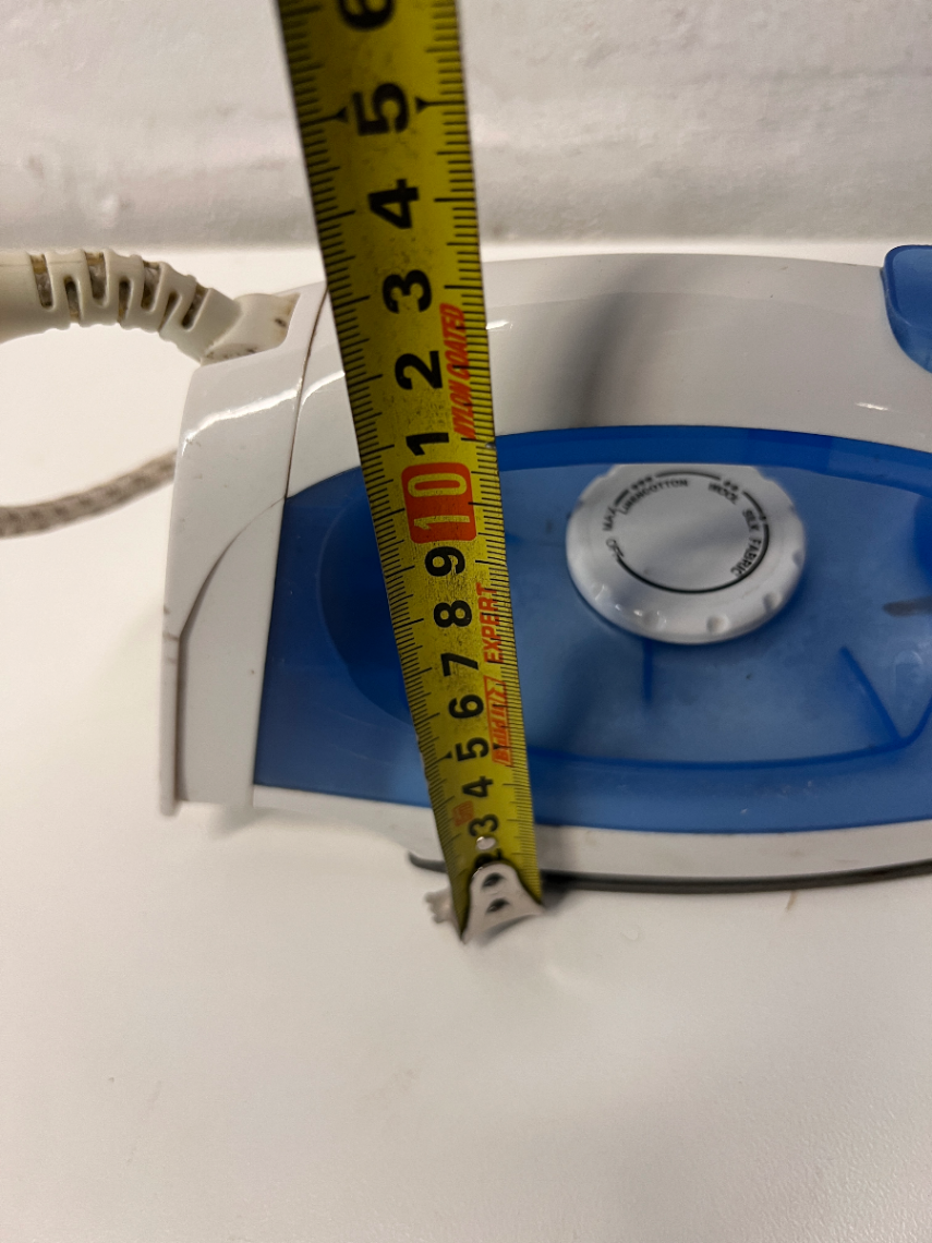 Amber Electric Steam Iron in Blue and White — Working with Fair External Wear - 2ndhandwarehouse.com