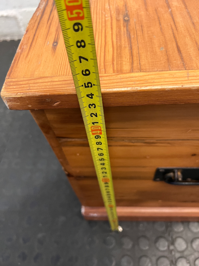 Classic Oregon Pine Kist — Broken Parts and Damaged Hinges