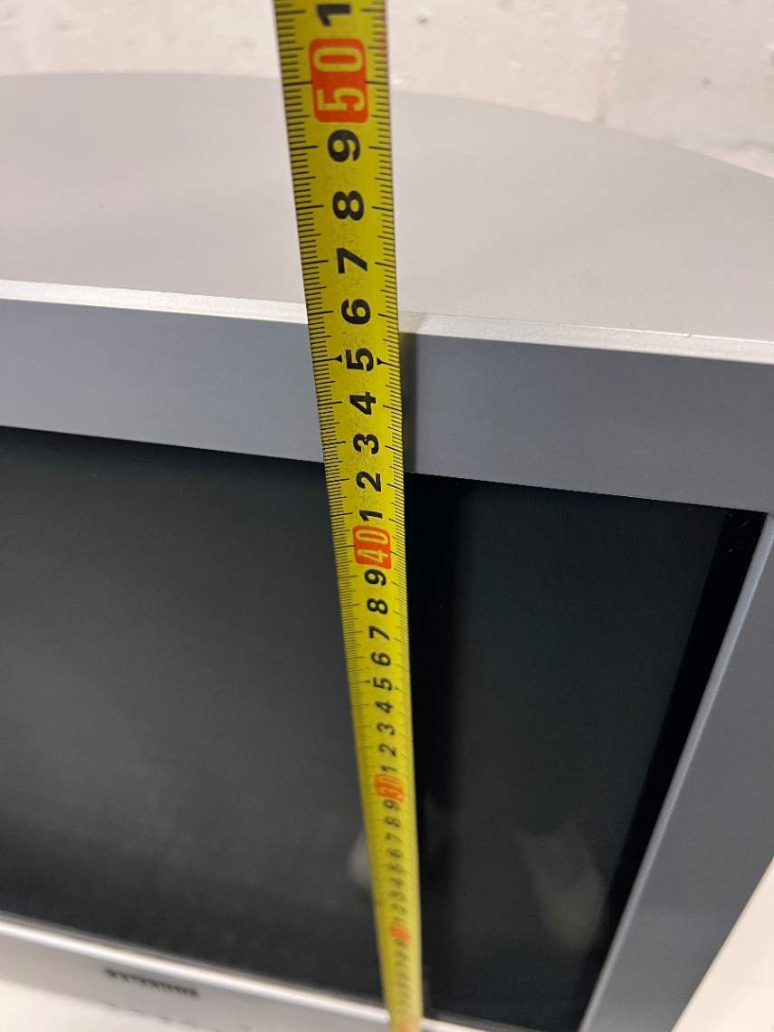 Samsung Plano Silver CRT Television — No Picture Displayed