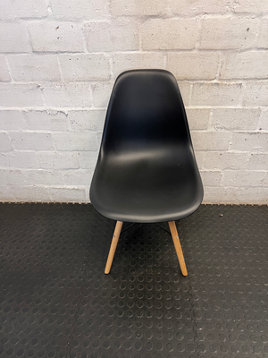 Sleek Black Mid-Century Modern Dining Chairs with Wooden Legs - 2ndhandwarehouse.com
