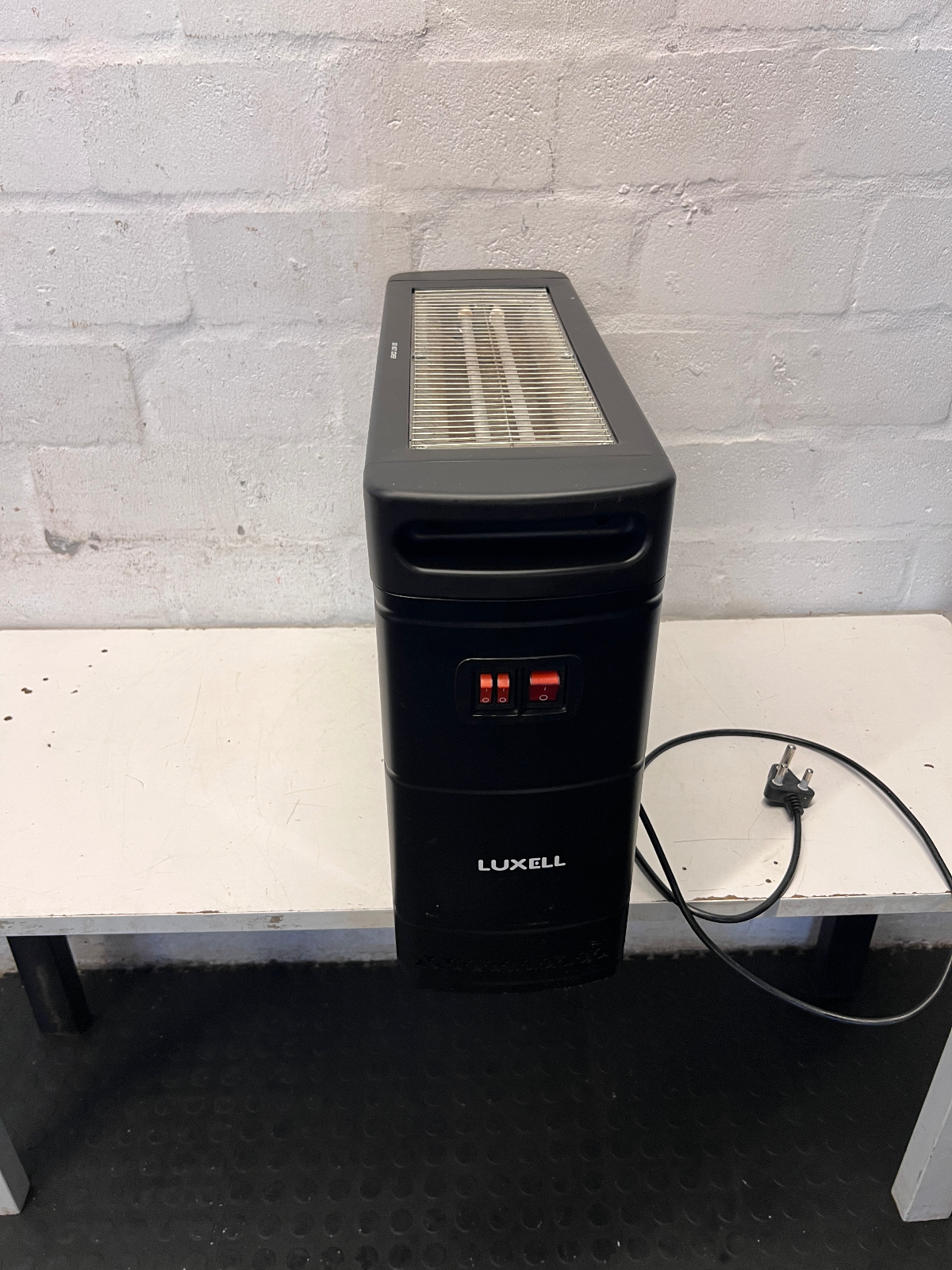 Luxell 2400W Quartz Heater - Fair Condition - 2ndhandwarehouse.com