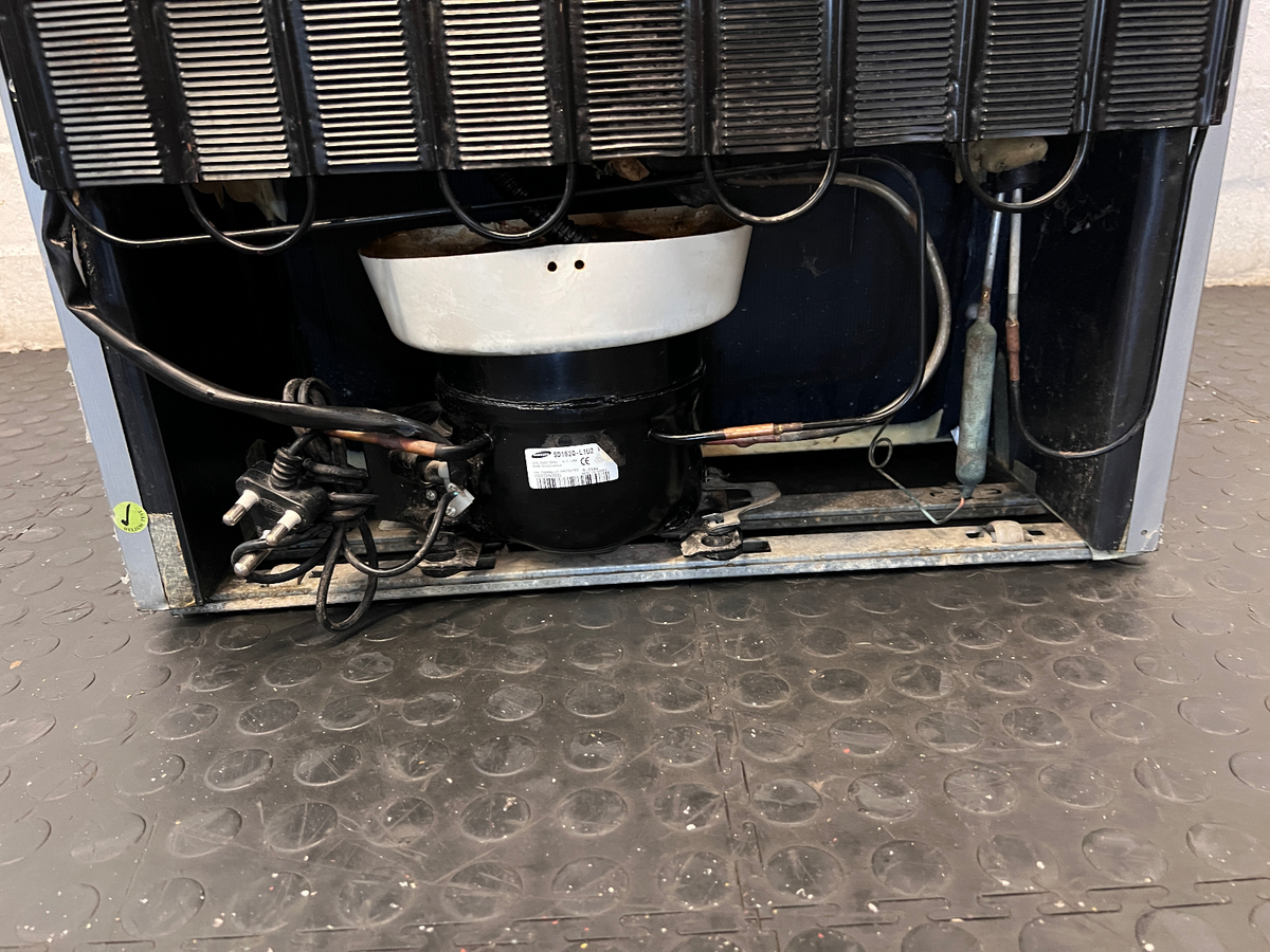 Sleek Silver Whirlpool Double Door Fridge/Freezer - 2ndhandwarehouse.com