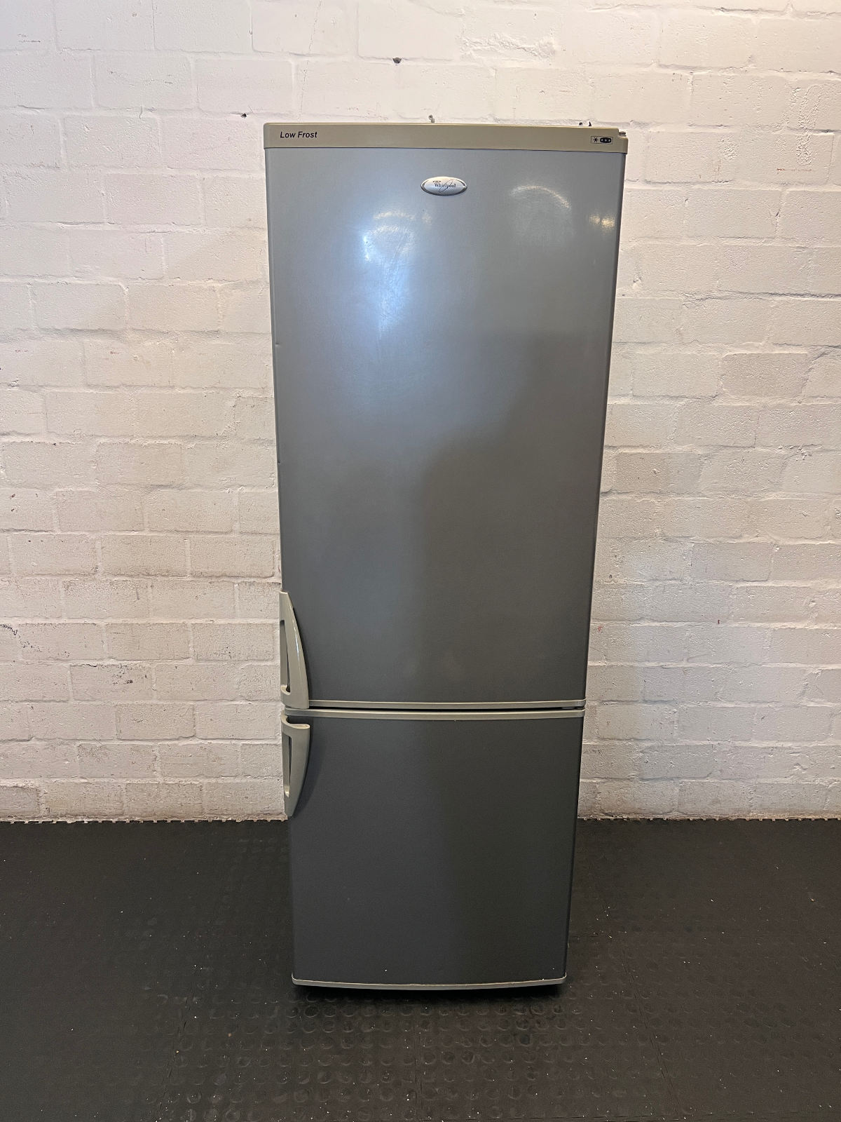 Sleek Silver Whirlpool Double Door Fridge/Freezer - 2ndhandwarehouse.com