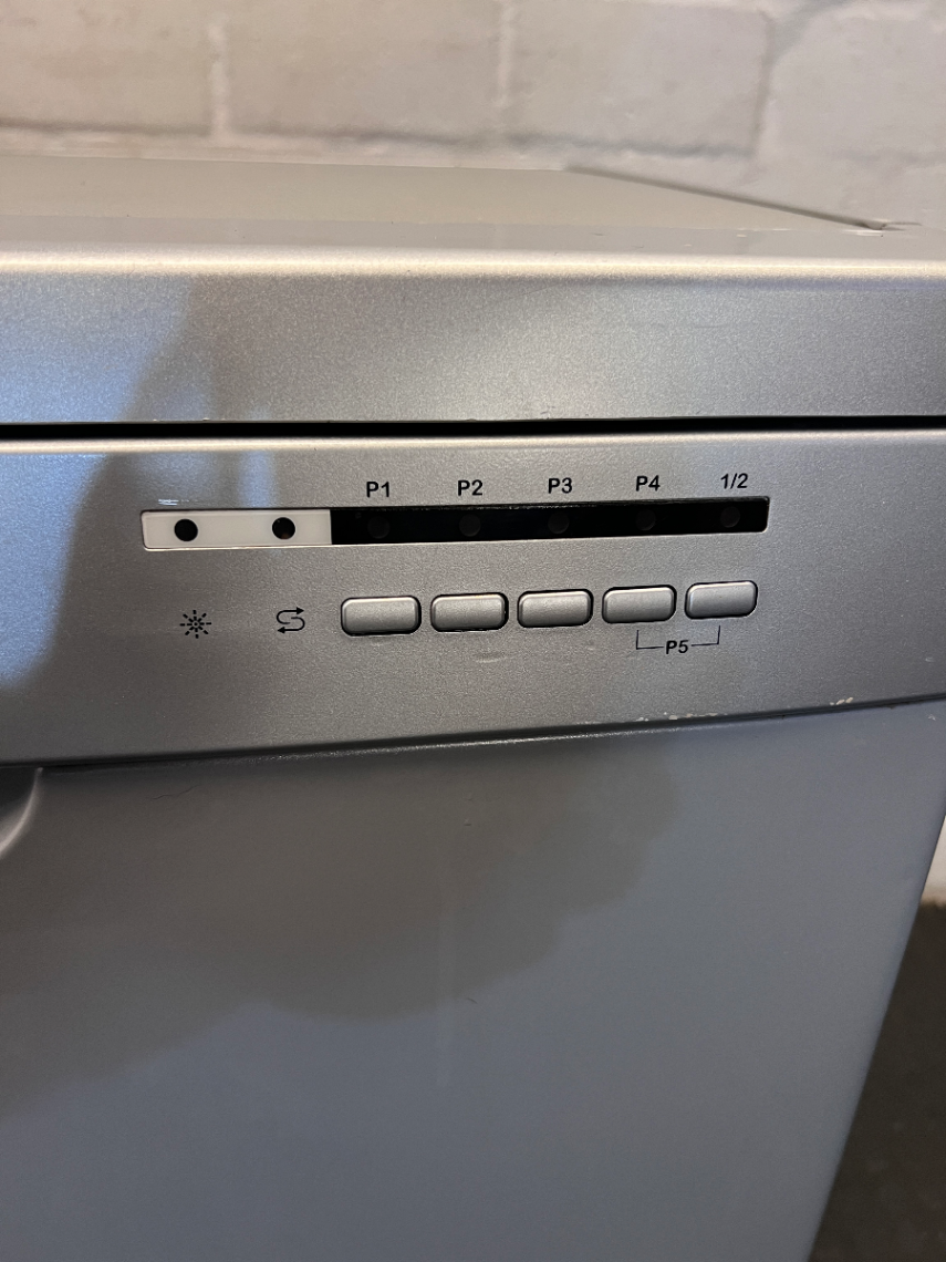 Russell Hobbs 12-Place Dishwasher - Exterior Scuffs, Working 100% - 2ndhandwarehouse.com