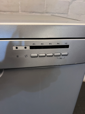 Russell Hobbs 12-Place Dishwasher - Exterior Scuffs, Working 100% - 2ndhandwarehouse.com