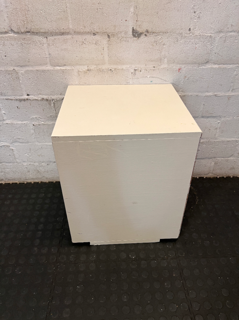 White 3-Drawer Side Table / Pedestal - 2ndhandwarehouse.com