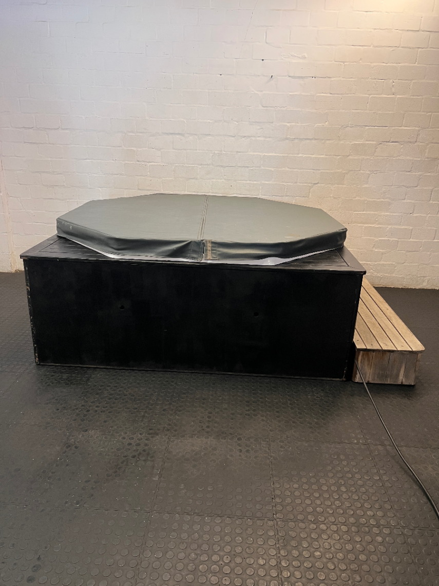 Hexagonal White Jacuzzi with Cover - Untested, As-Is - 2ndhandwarehouse.com