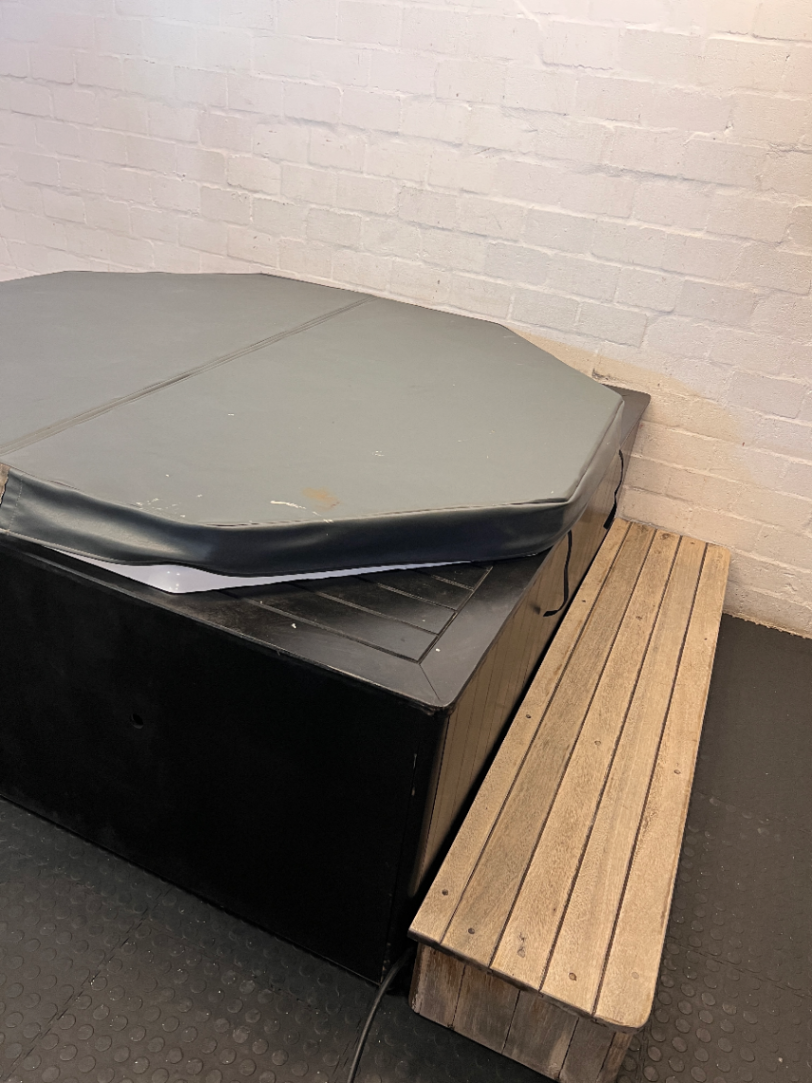 Hexagonal White Jacuzzi with Cover - Untested, As-Is - 2ndhandwarehouse.com