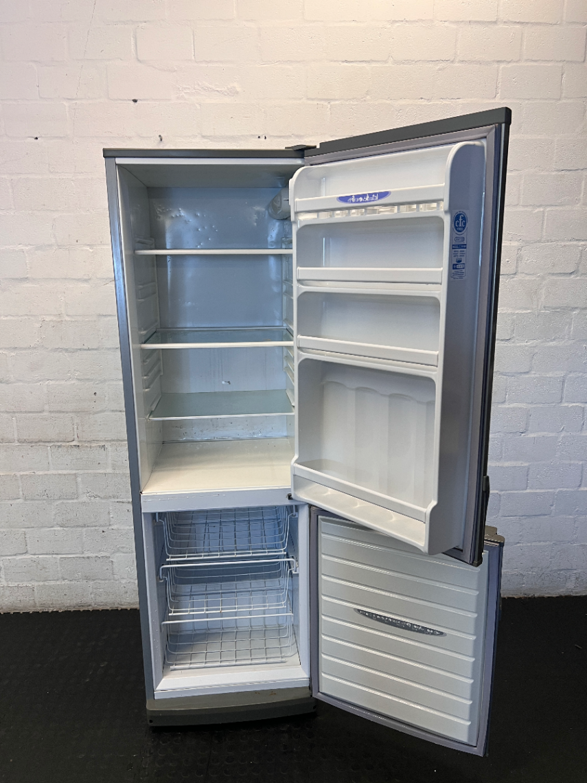 Defy Single Door Fridge Freezer - Needs Gas / Failed Testing (As-Is) - 2ndhandwarehouse.com