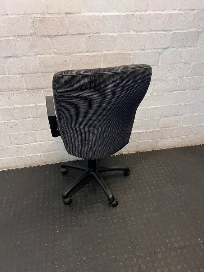 Mid-Back Office Chair - Left Arm Missing - 2ndhandwarehouse.com