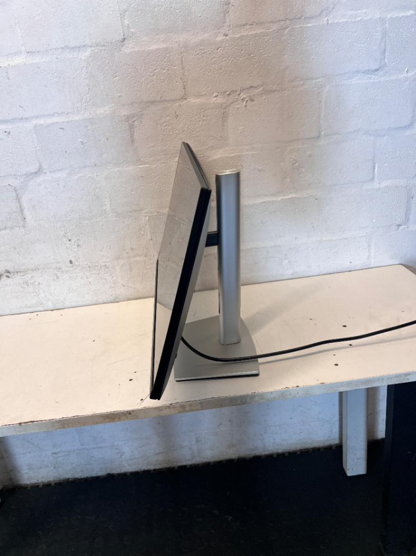 Dell 24" PC Monitor P2423D - Good Condition - 2ndhandwarehouse.com