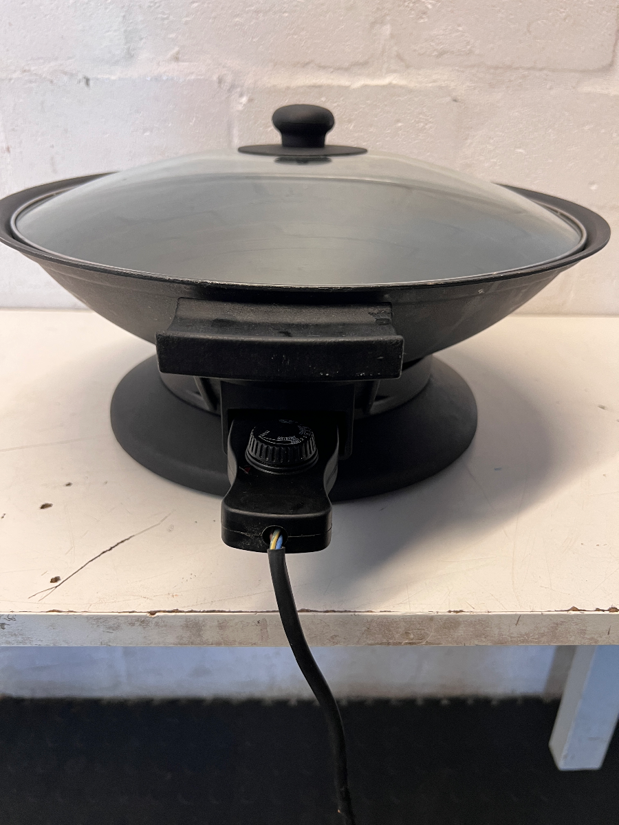 Sunbeam Electric Wok - Fair Condition (Worn Coating & Tape on Cord) - 2ndhandwarehouse.com