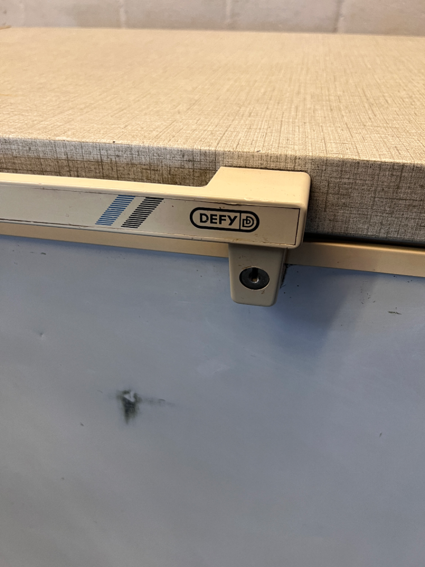 Defy 210L Chest Freezer - Visible Interior Damage - 2ndhandwarehouse.com